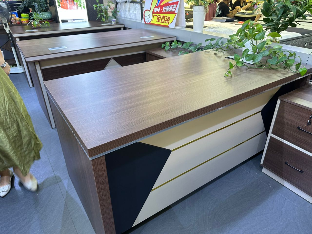 Bureau Bureau